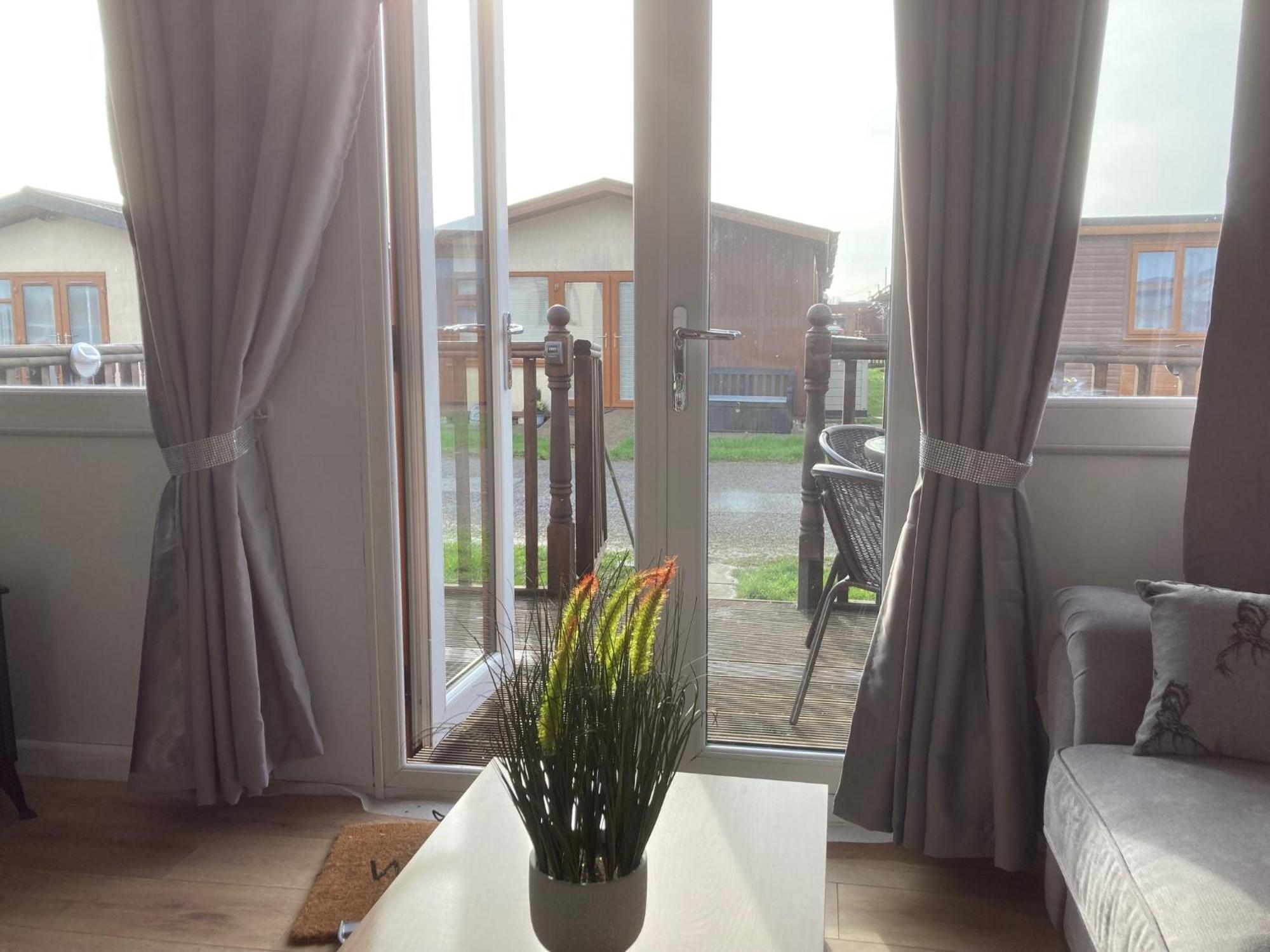 J16 Mablethorpe Pet Friendly Chalet Екстер'єр фото